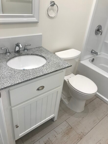 Building Photo - 10166 Petit Ave