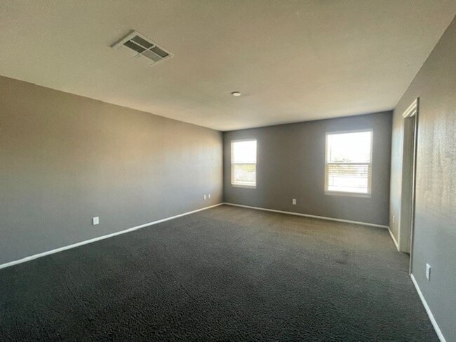 Building Photo - Gorgeous 2 Story Townhome Ready in Gated C...