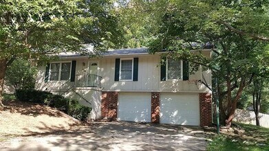 Building Photo - 3 Bedroom 2 Bathroom Available Now! Blue Springs, MO!!