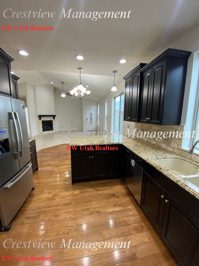 Building Photo - Charming 3 Bed, 2 Bath Home in South Salt Lake!