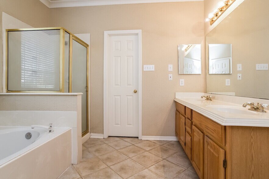 Building Photo - 3931 Echo Mountain Dr