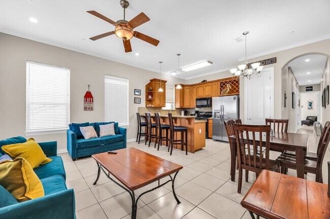 Building Photo - 117 E Lantana St