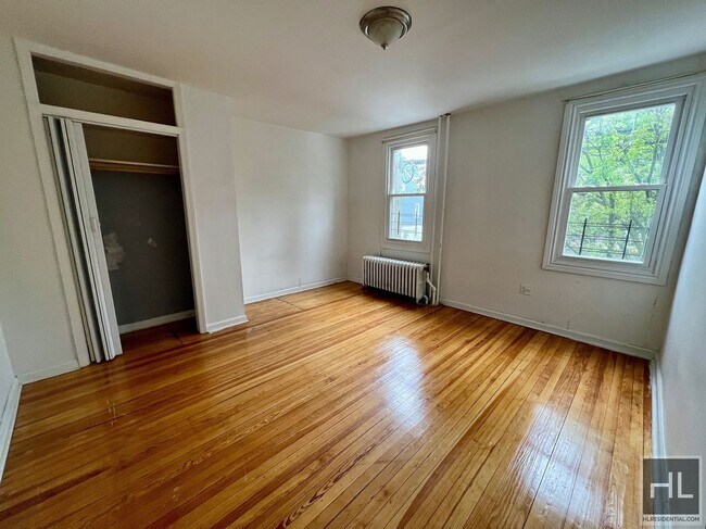 Building Photo - 3BR 1BA w/ On Site Laundry & In Fully Gut ...