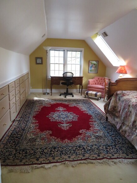 Building Photo - 1044 26th St S