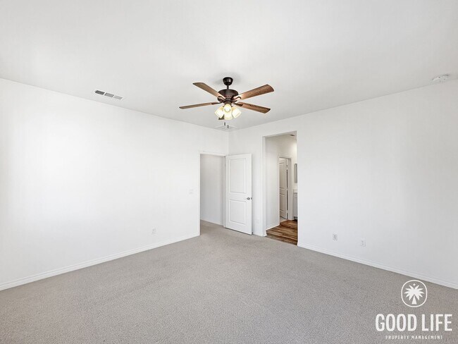 Building Photo - Beautiful 3B/2.5BA Townhouse in Imperial Beach with Loft, Private Patio & 2-Car Garage