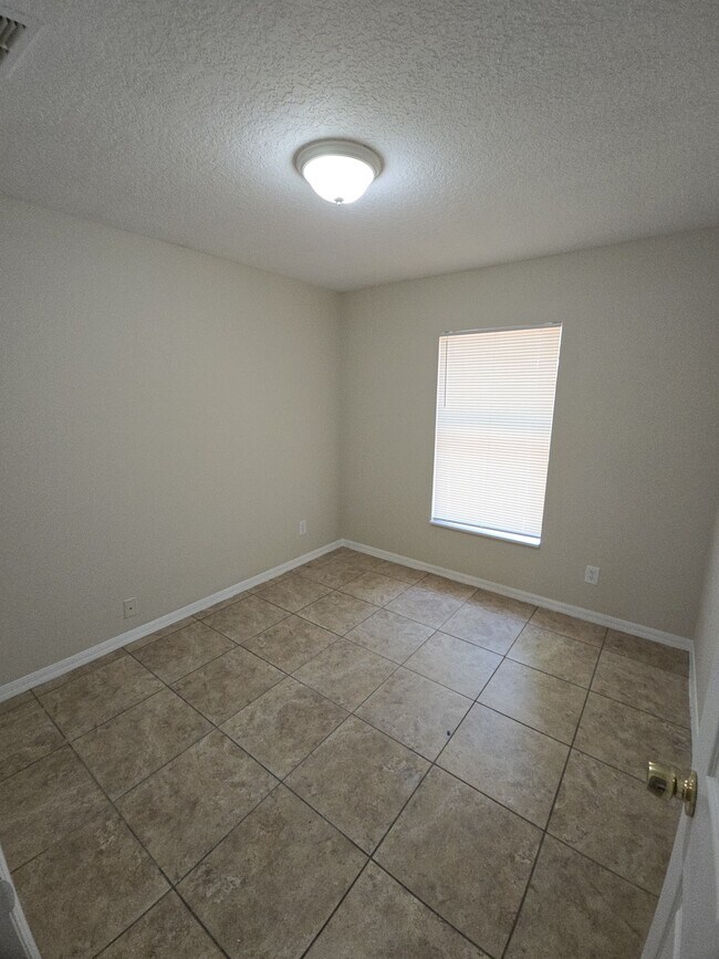 Building Photo - 3111 E Cayuga St