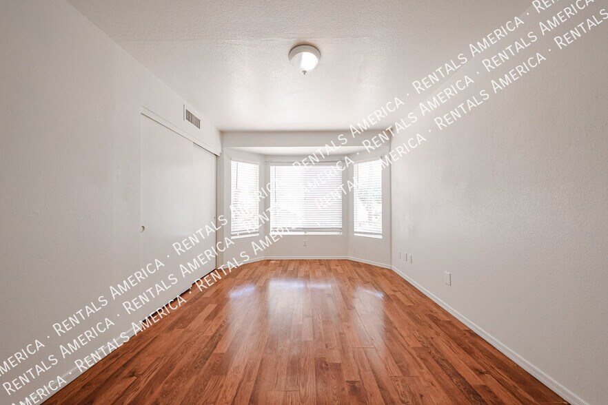 Building Photo - 2361 W Myrtle Dr