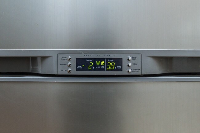 Building Photo - 2582 Collins St