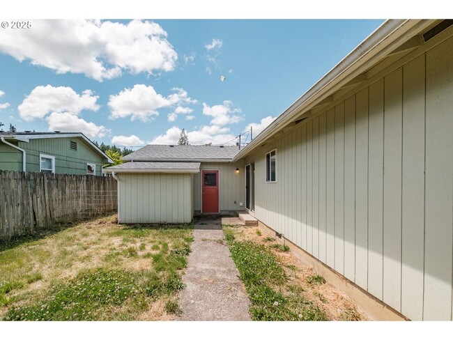 Building Photo - 3-bedroom 1 bath Single Level House