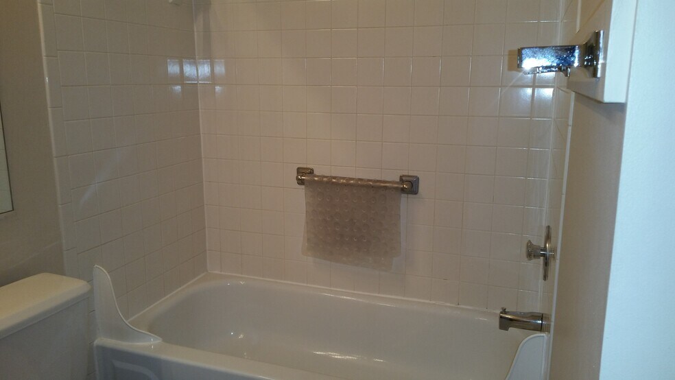 Full Bath on 3rd level - 8628 Indian Springs Rd