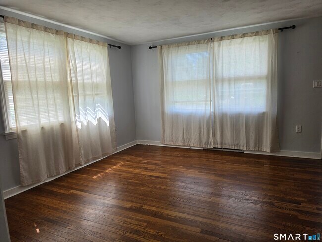 Building Photo - 68 Geissler Dr