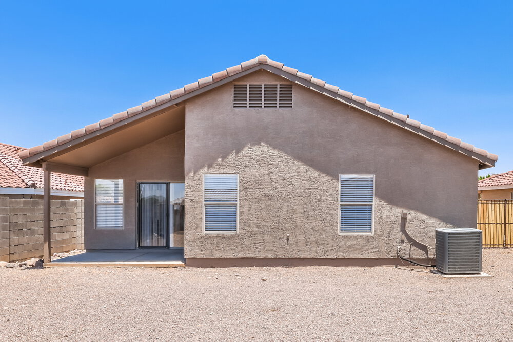Building Photo - 10521 W Robin Ln