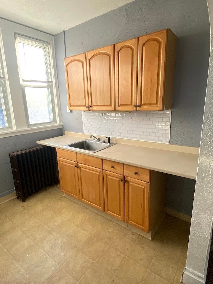 Kitchen - 3859 Brownsville Rd