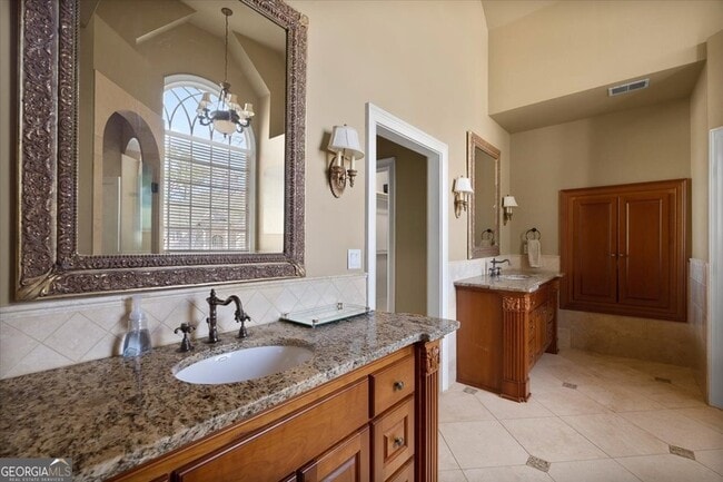 Building Photo - 530 Slane Trce