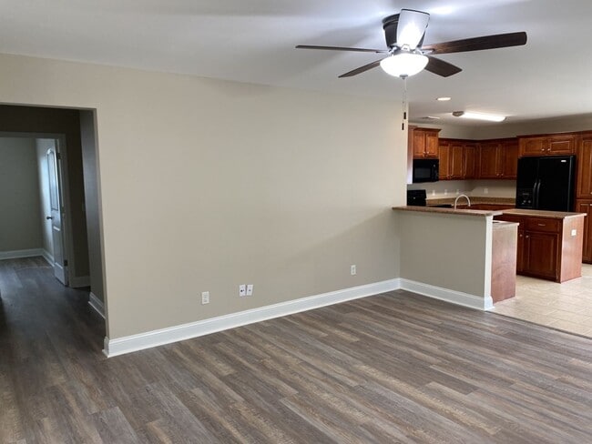 Building Photo - 152 Scarlett Ln