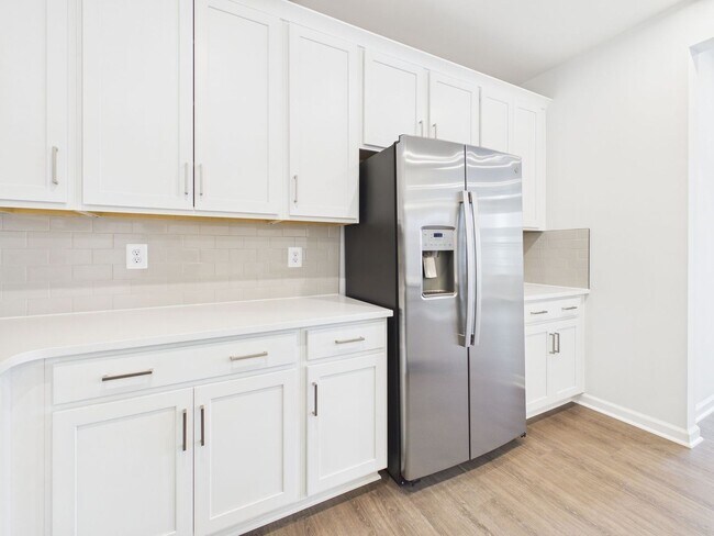 Building Photo - 640 Brookwood Glen Terrace