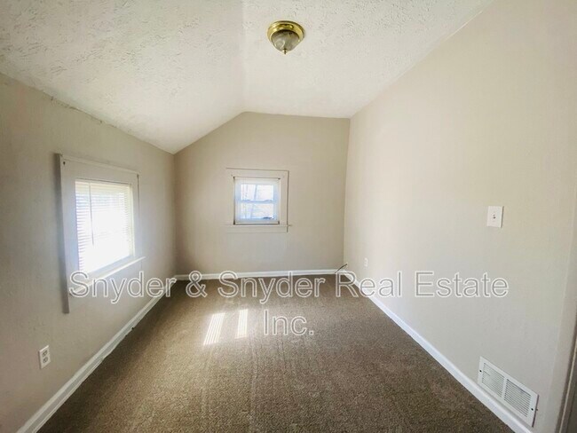 Building Photo - 748 Merton Ave