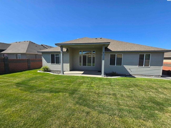 Building Photo - Short Term Rental Rental in Kennewick w/Lawn Care