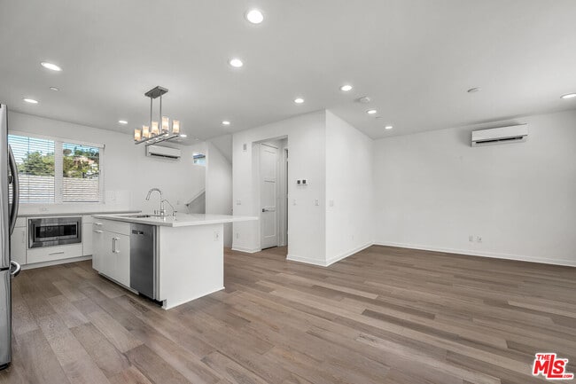 Building Photo - 5605 E Alloway Ct