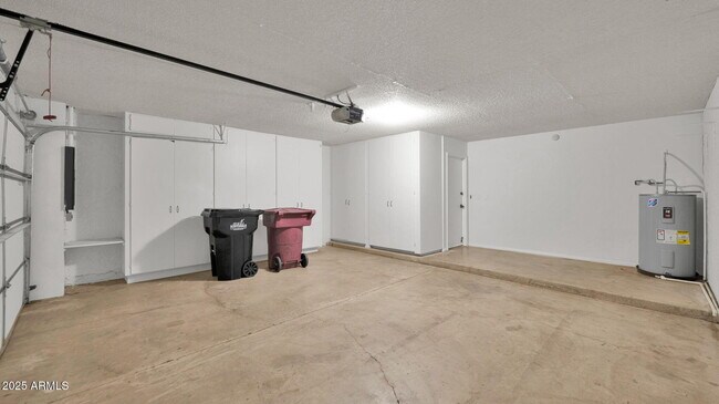 Building Photo - 7500 N Vía Camello Del Sur