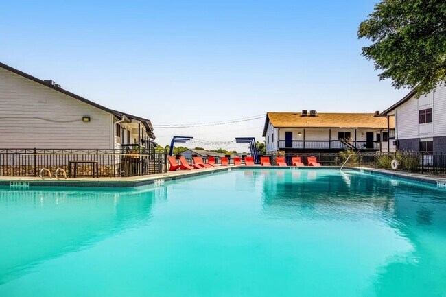 Building Photo - 2101 Burton Dr