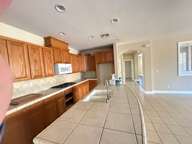 Building Photo - 2212 Maloney Dr