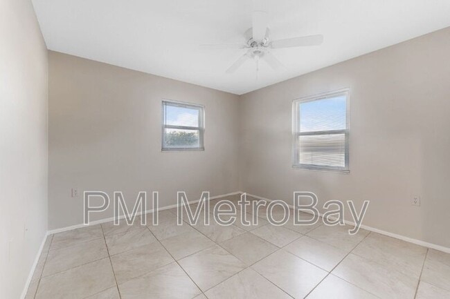 Building Photo - 7250 Applegate Dr