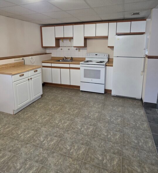 Primary Photo - 190 Copley Dr