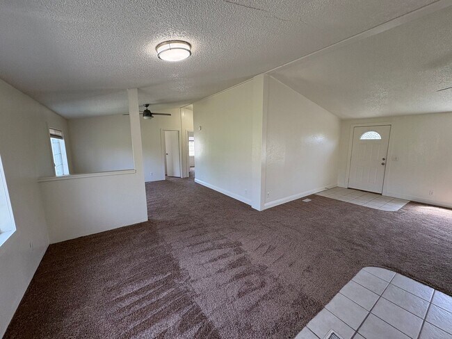 Building Photo - Country home! Private showing only!