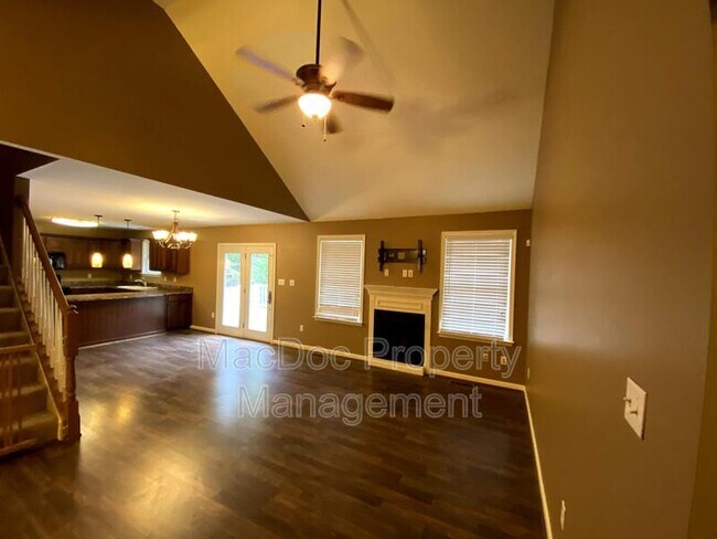 Building Photo - 1265 Ullainee Rd