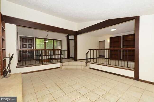 Building Photo - 11800 Wolf Run Ln