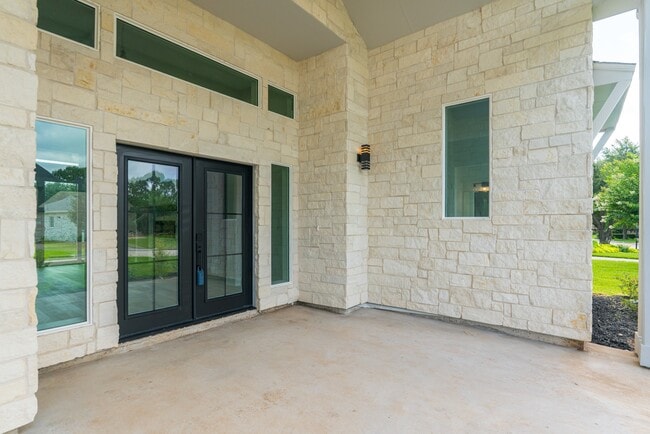 Building Photo - 624 Edgewood Dr