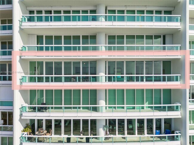 Building Photo - 1643 Brickell Ave