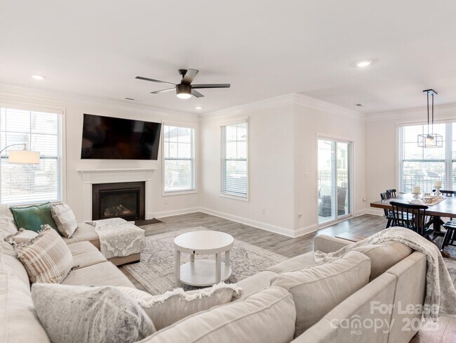 Building Photo - 1063 Thoroughbred Dr.