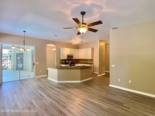 Building Photo - 765 Conestee Dr