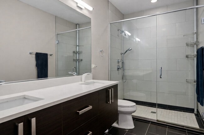 Building Photo - 2050 N Hamlin Ave