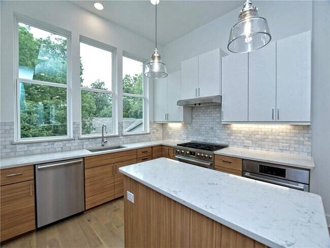 Building Photo - 3500 Harmon Ave