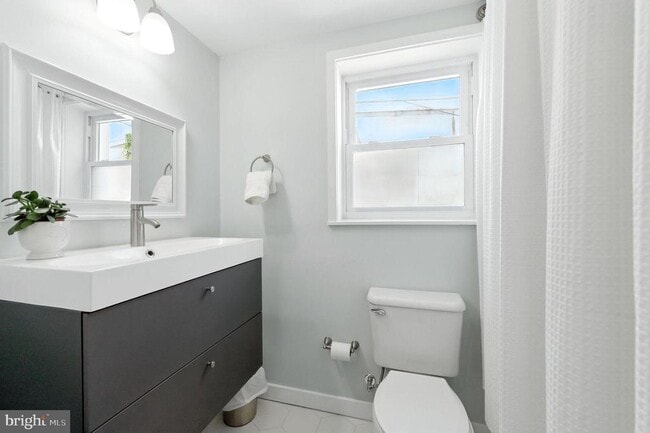 Building Photo - 1937 Dickinson St