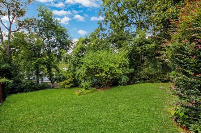 Building Photo - 925 Highland Terrace NE