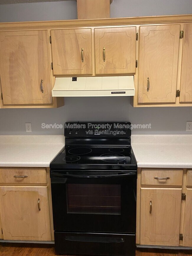 Building Photo - 5746 Rolling Hills Dr