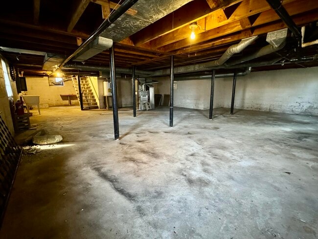 Building Photo - 479 Stratford Dr