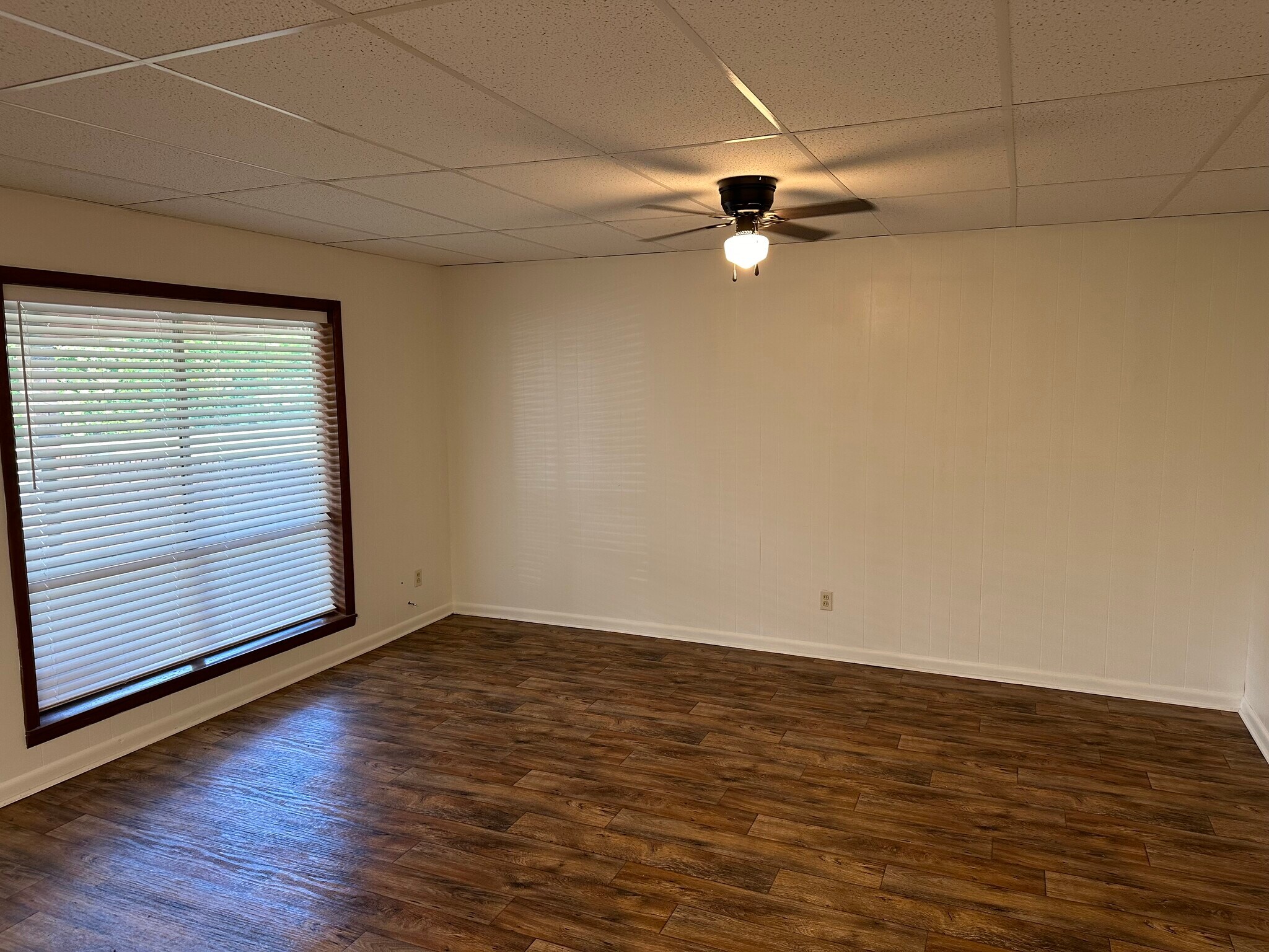 Living Room - 5 S Lowder St
