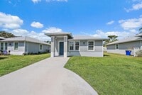 Building Photo - 4822 SE Flounder Ave