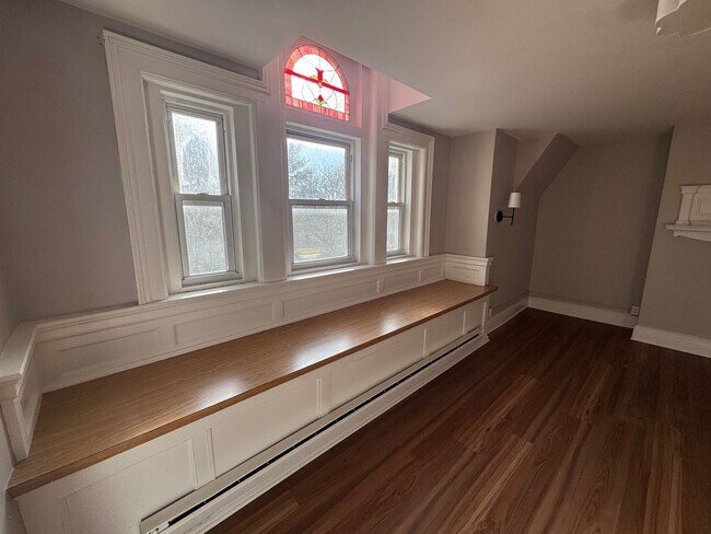 Building Photo - 479 State St