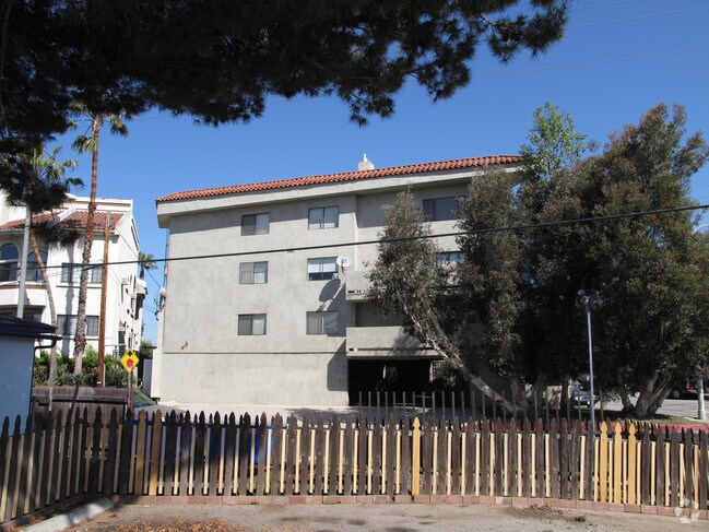 Building Photo - 3939 Moore St.