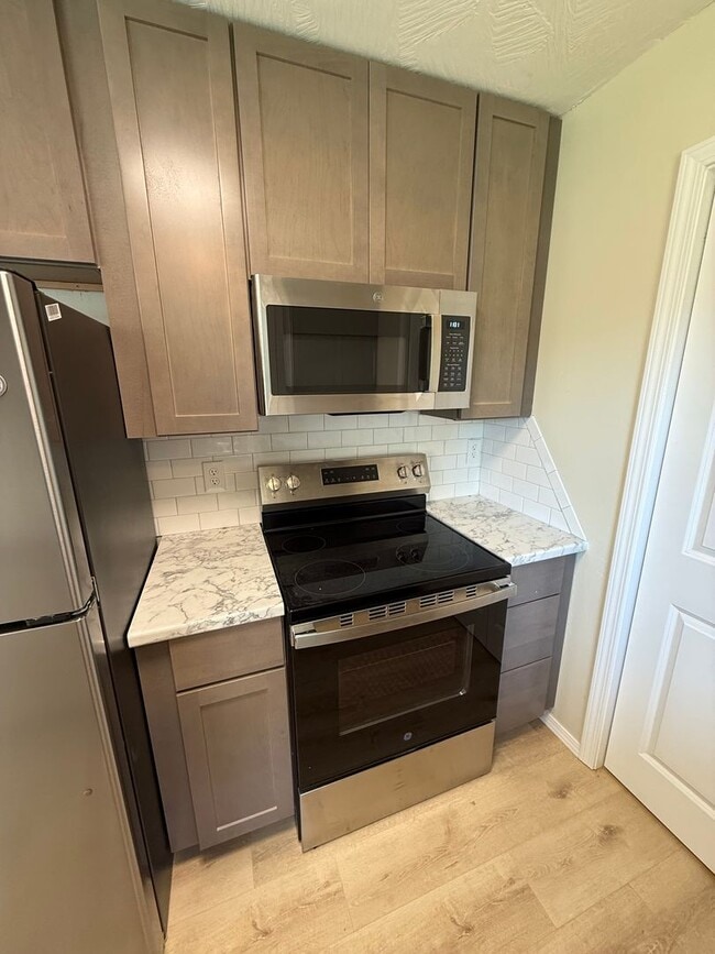 Building Photo - Remodeled 3 Bedroom 2 Bathroom home in Battlefield MO