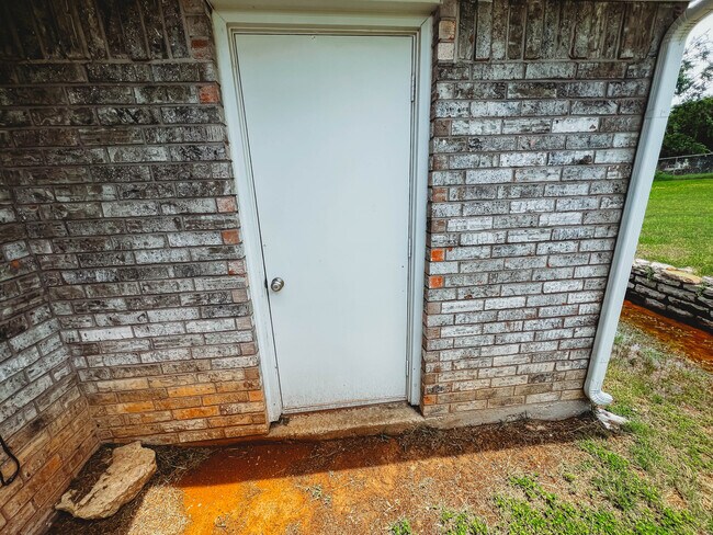 Building Photo - 505 W Bluebonnet Dr