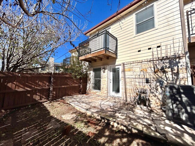 Building Photo - Charming 2-bedroom, 2.5-bathroom home at The Arbors at Riverside