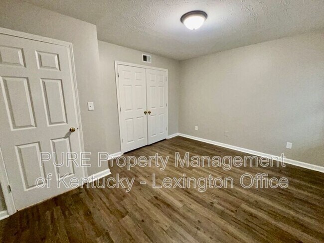 Building Photo - 276 Grinder Ct