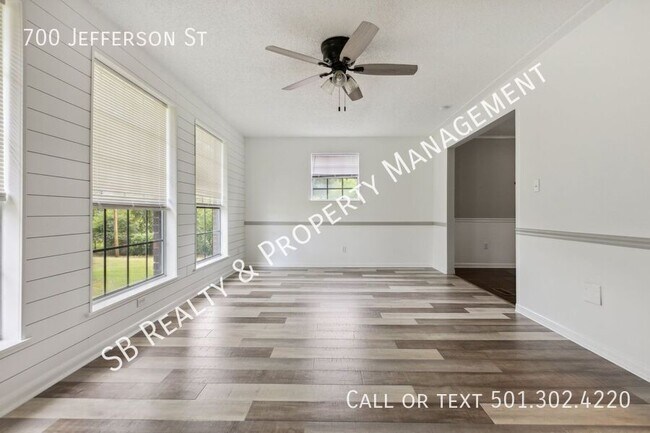 Building Photo - 700 Jefferson Dr
